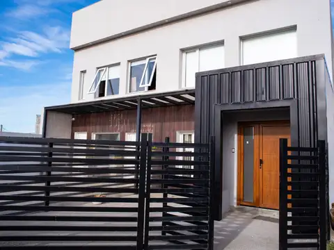 Casa + departamentos + local b° san martin rg