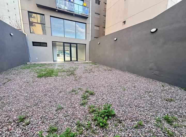 Local comercial · 240m²