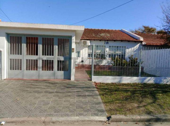 Casa · 90m² · 6 Ambientes · 1 Cochera