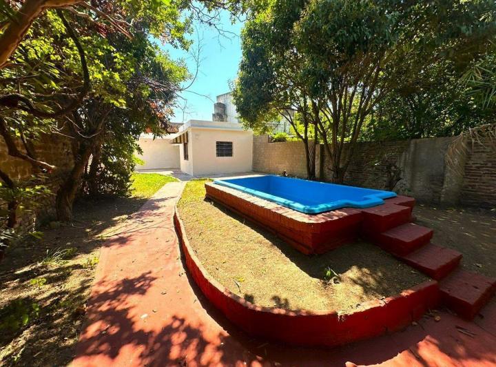 Casa · 102m² · 4 Ambientes · 3 Cocheras