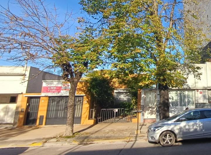 Casa · 180m² · 3 Ambientes · 1 Cochera