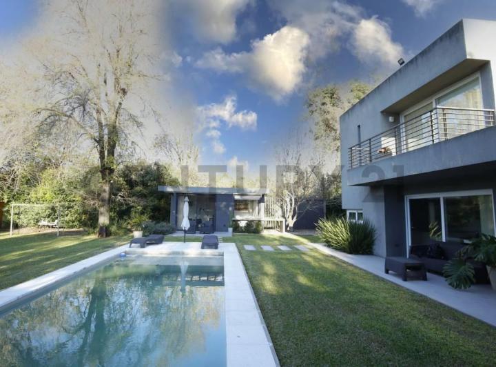 Casa · 202m² · 4 Ambientes · 2 Cocheras