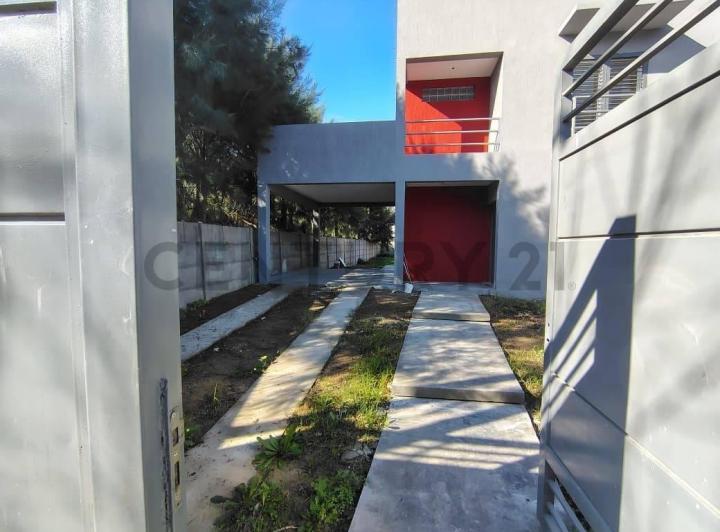 Casa · 108m² · 3 Ambientes · 2 Cocheras