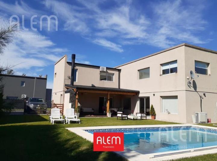 Casa · 150m² · 5 Ambientes · 2 Cocheras
