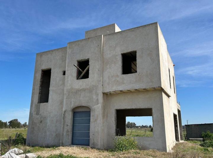 Casa · 200m² · 4 Ambientes · 2 Cocheras