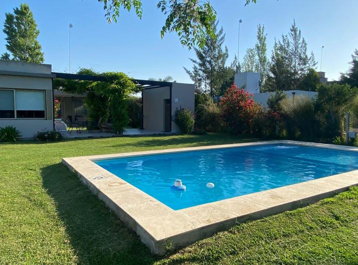 Casa · 194m² · 3 Ambientes · 1 Cochera