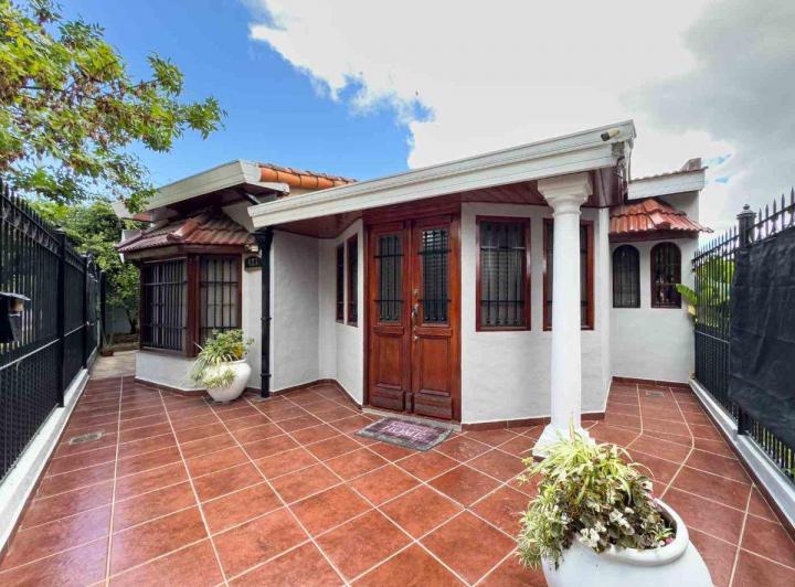 Casa · 193m² · 5 Ambientes · 1 Cochera