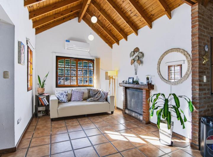 Casa · 135m² · 4 Ambientes · 2 Cocheras
