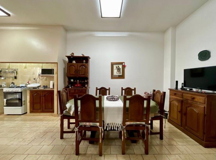 Casa · 310m² · 5 Ambientes · 2 Cocheras