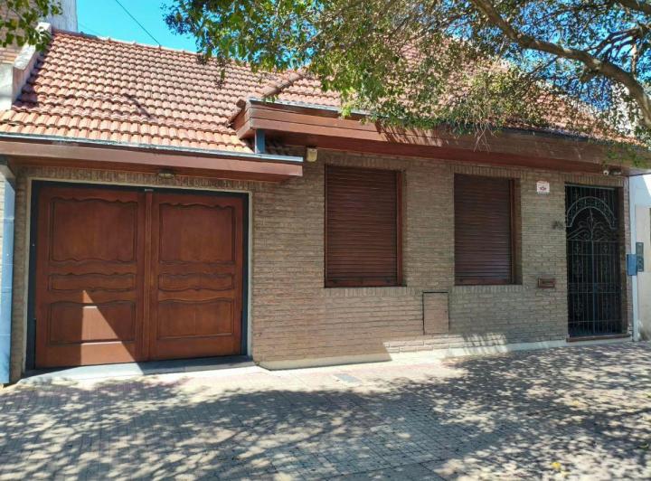 Casa · 250m² · 7 Ambientes · 4 Cocheras