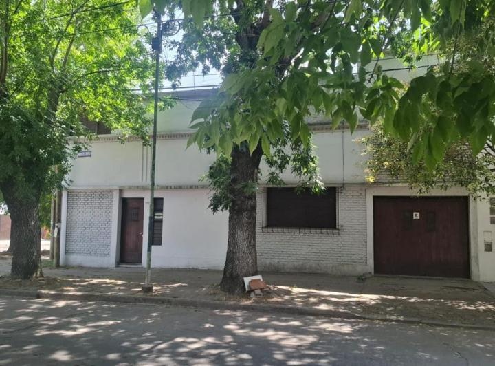 Casa · 143m² · 5 Ambientes · 1 Cochera