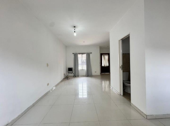 Casa · 75m² · 4 Ambientes · 1 Cochera