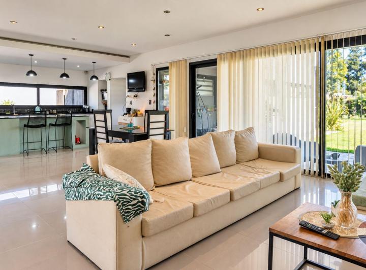 Casa · 165m² · 4 Ambientes · 2 Cocheras