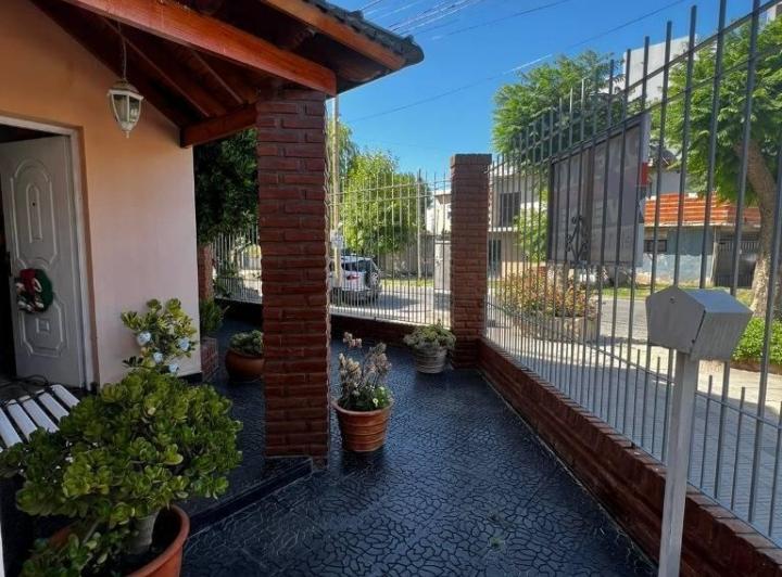 Casa · 164m² · 5 Ambientes · 2 Cocheras