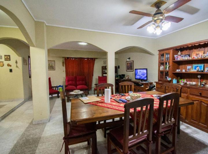 Casa · 160m² · 5 Ambientes · 1 Cochera