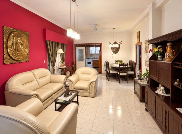 Casa · 180m² · 4 Ambientes · 3 Cocheras