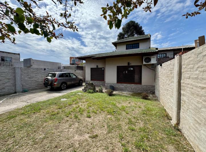 Casa · 500m² · 3 Ambientes · 2 Cocheras