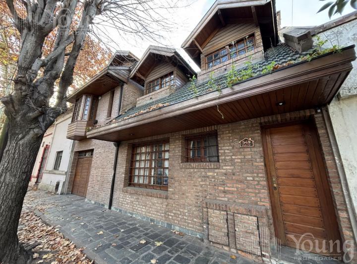 Casa · 178m² · 4 Ambientes · 2 Cocheras