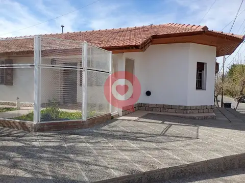 Casa 4 dormitorios  barrio alta barda