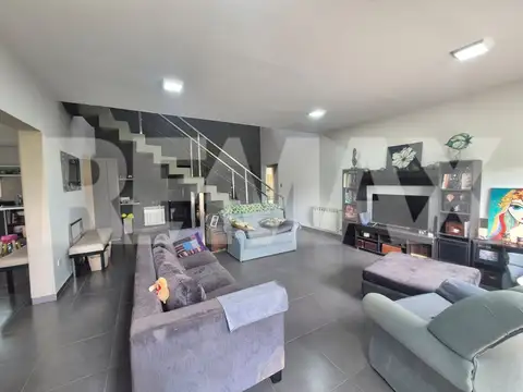Venta casa 3 dormitorios bº comahue golf club