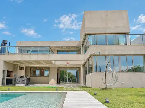 Moderna casa de categoría y gran pileta, paraná