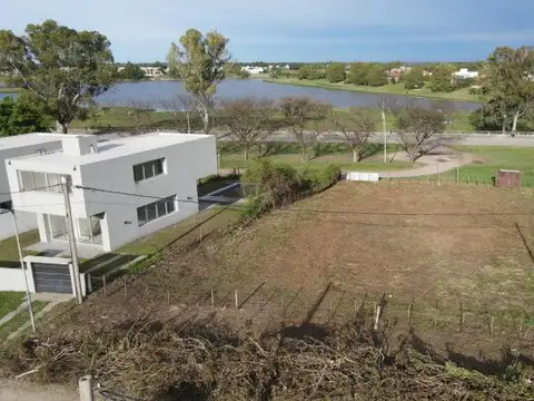 Lote con vista al rio asegurada, 1.000 m2, costanera, todos los servicios