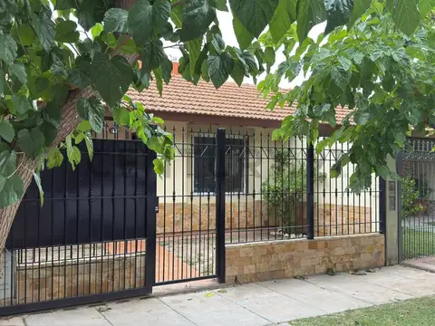 Venta de casa. barrio altos de drumond. lujan. mendoza.