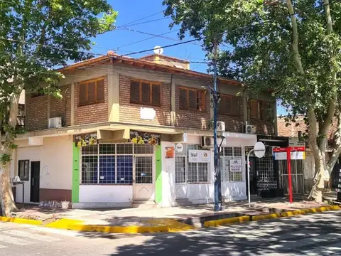 Casa con 4 locales comercial - plaza godoy cruz