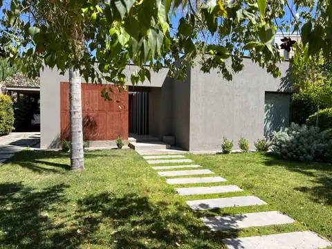 Casa en venta las cortaderas 1 de  guaymallen mza.