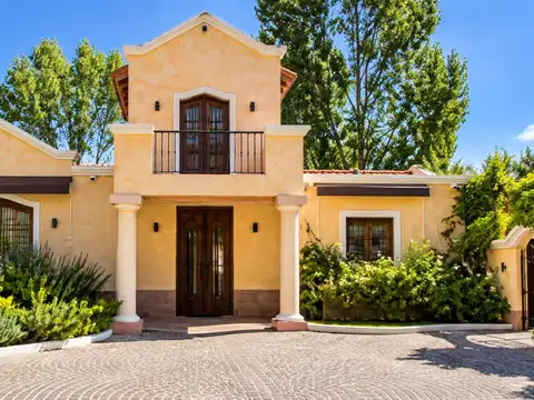 Venta casa estilo colonial - chacras de coria