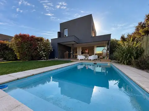 Openhouse vende fabulosa casa en barrio lar de boedo, luján de cuyo.