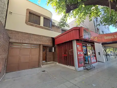 Casa en venta con importante terreno en godoy cruz