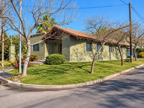 Casa a la venta en club de campo mendoza