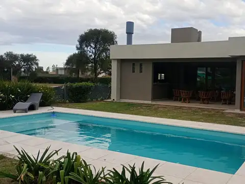 Casa de categoria amoblada en el country valle del golf.