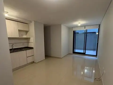 Excelente dpto en pb de 1 dormitorio c/ patio y cochera