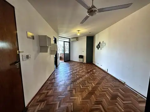 Departamento 1 dorm en alquiler con balcón al frente, piso 14, nueva córdoba