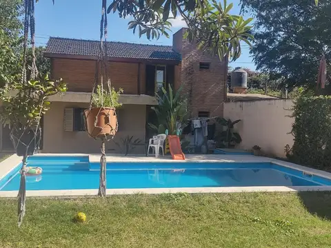 Casa de 3 dormit. con pileta zona arguello