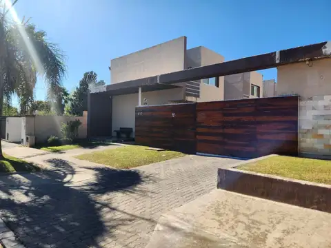 Venta casa housing 2 dormitorios pileta carlos paz