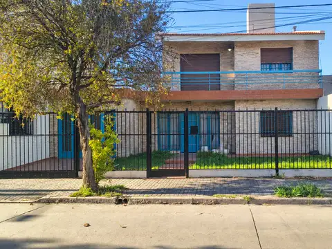 Casa de 5 dormitorios con gran potencial familiar o profesional