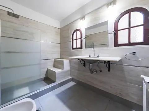 Venta casa en el cerro de las rosas, cordoba. 3 dor., 2 baños, quincho,
