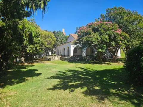 Vendo terreno esquina y casa en centro de unquillo