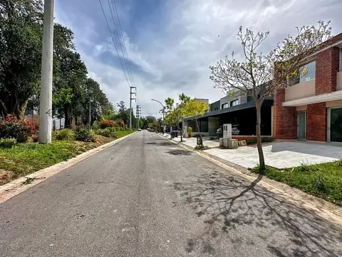 Lote en venta 360 m² apto dúplex en barrio cerrado la luisita, zona sur