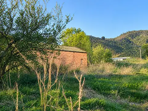 Venta de excelente terreno de 1.400 m² con galpón - barrio altos de loma hermosa - calamuchita