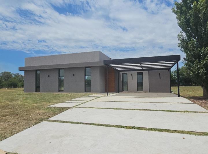Casa · 176m² · 5 Ambientes · 2 Cocheras