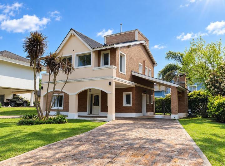 Casa · 160m² · 5 Ambientes · 1 Cochera
