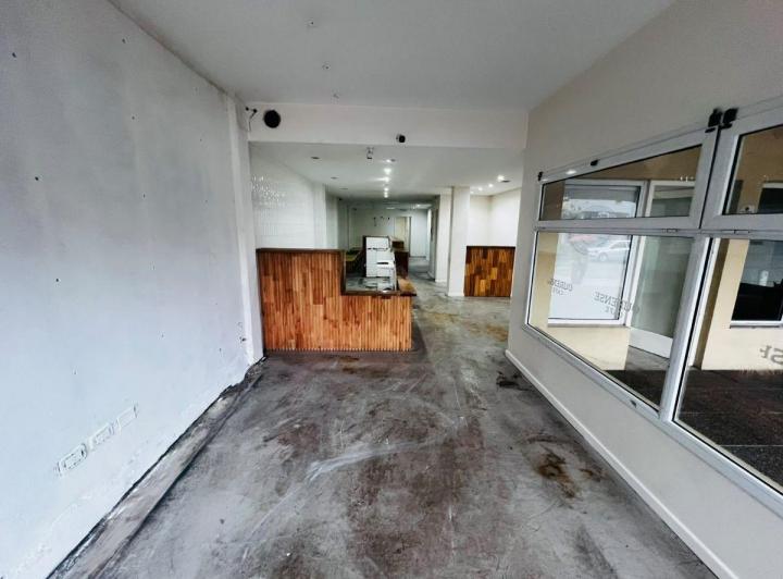 Local comercial · 100m² · 1 Ambiente · 1 Cochera