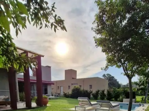 Alquiler temporario casa 3 dormitorios sebastian