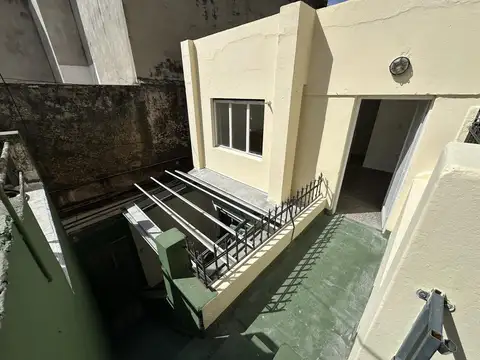 Departamento de pasillo en alquiler pichincha, dos dormitorios, terraza