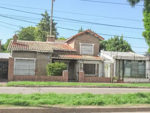 Alquiler casa en fisherton, sobre av. córdoba.