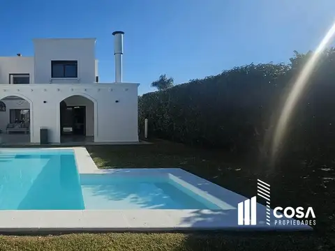 Alquiler casa 4 dormitorios con jardín y pileta funes hills cadaques